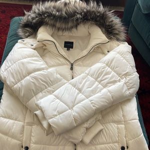 Lane Bryant Puffer Coat Size 14/16 White, Fur Trimmed Hood, Very Warm